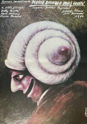 Funny man´s face with a seashell on his head.